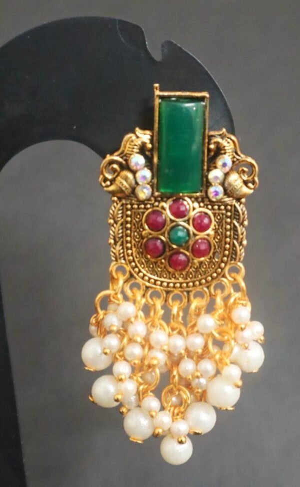 SAKETHAM GREEN STONE STUDDED EARRING
